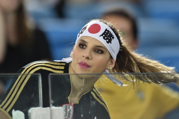 全球足球界聚焦女性选手表现，引发热议