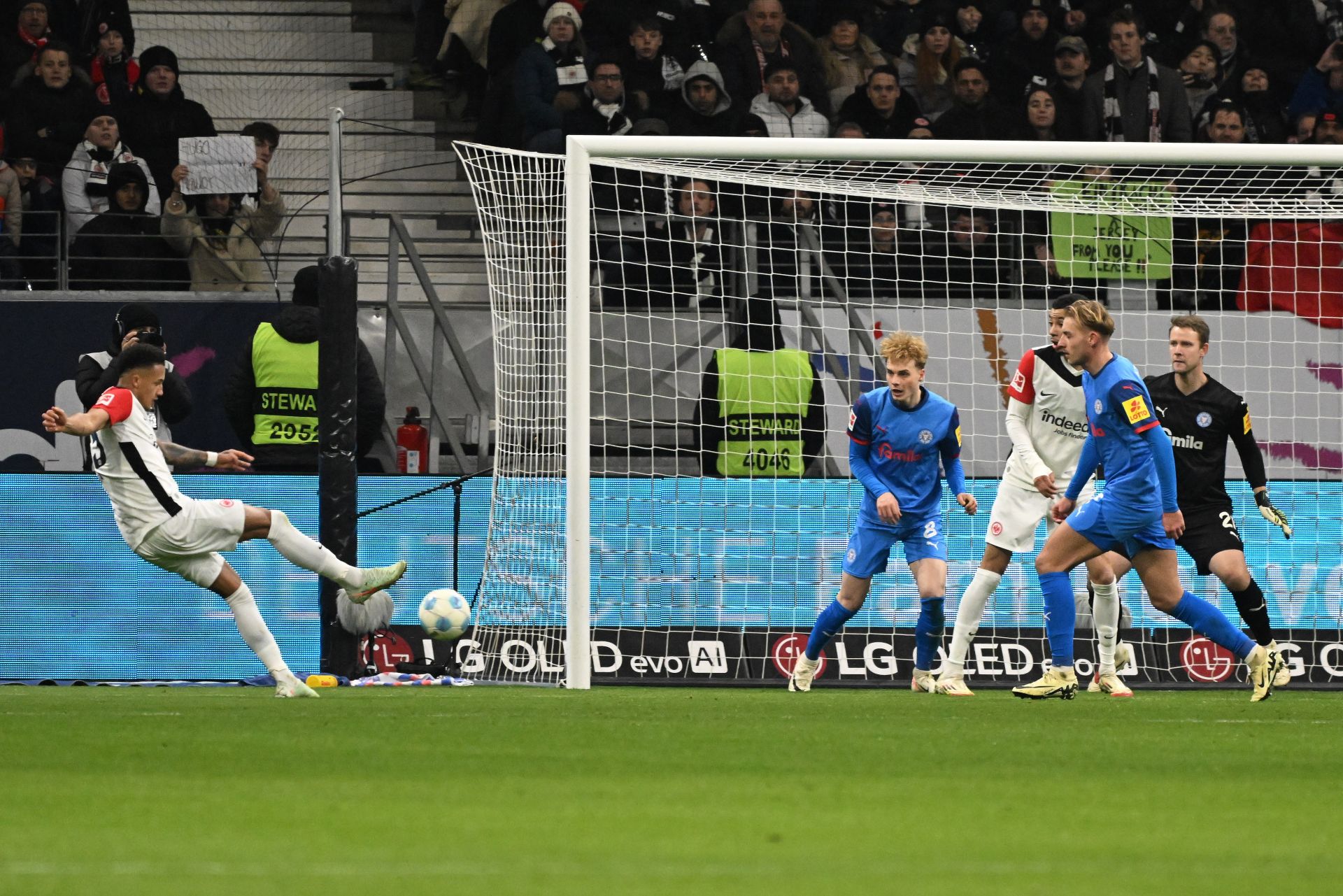 开云体育登录-法兰克福在比赛中表现抢眼，胜出对手