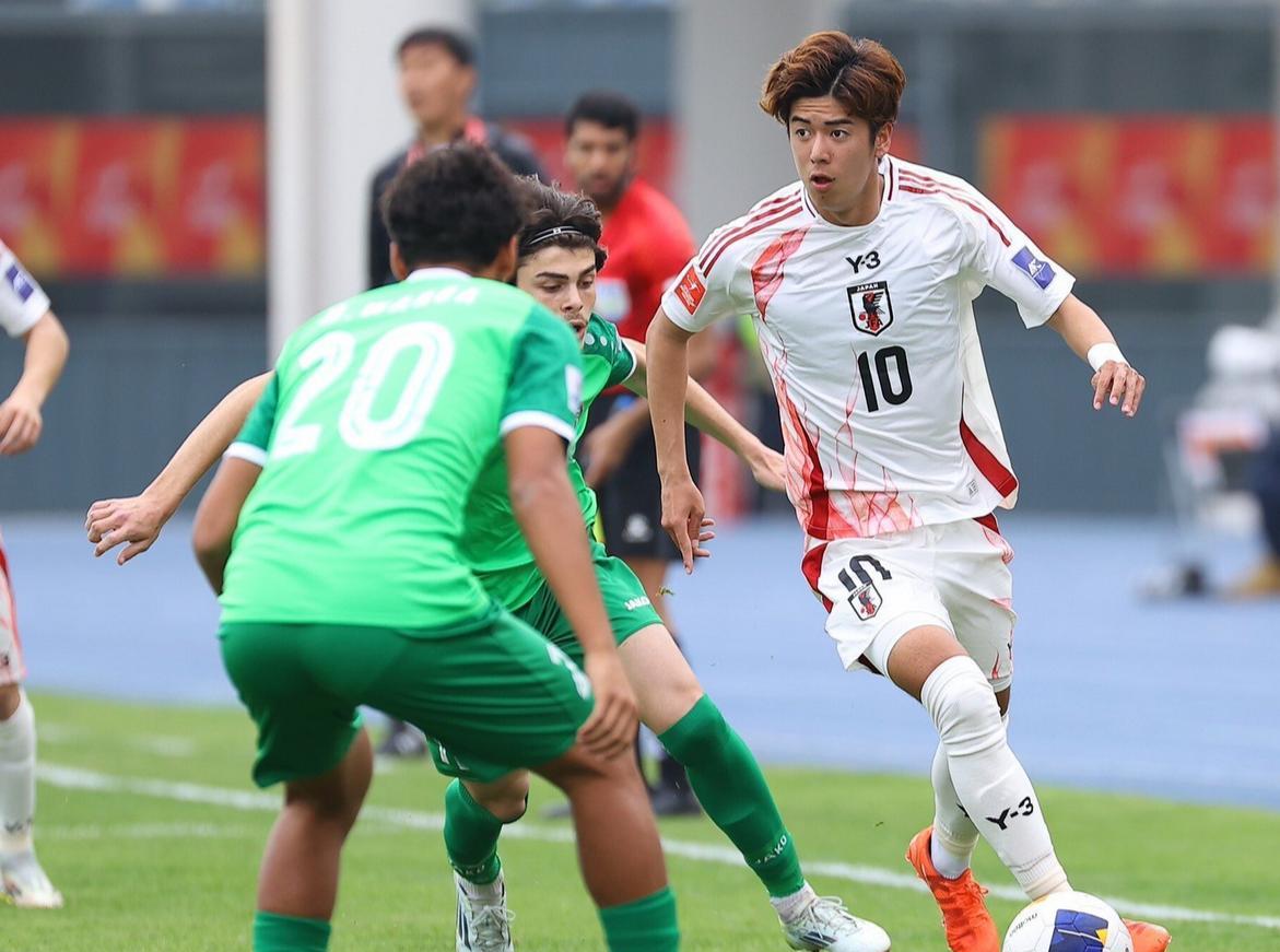 开云平台-亚洲杯预选赛暴发恶战，领先优势瞬间翻转，比赛结果扑朔迷离的简单介绍