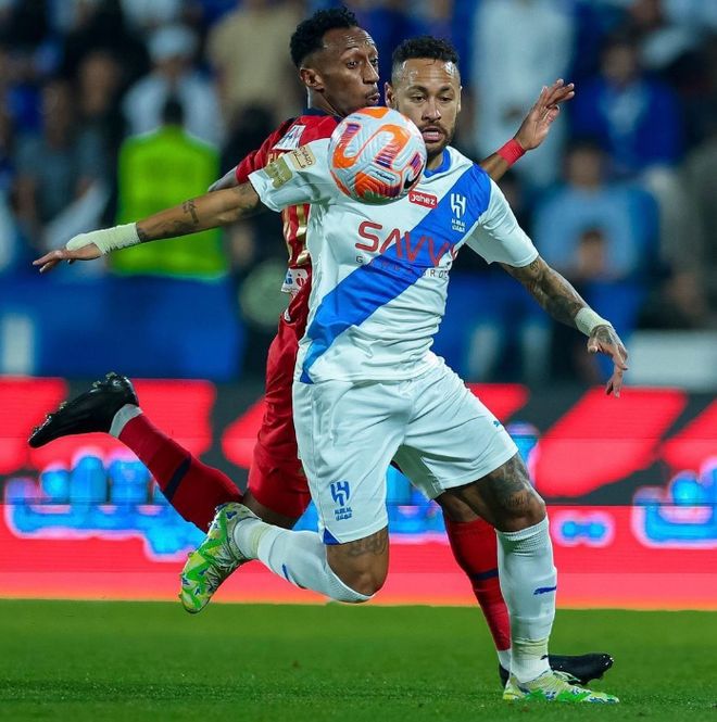 包含内马尔遭遇内马尔碾压，中超局势紧张的词条