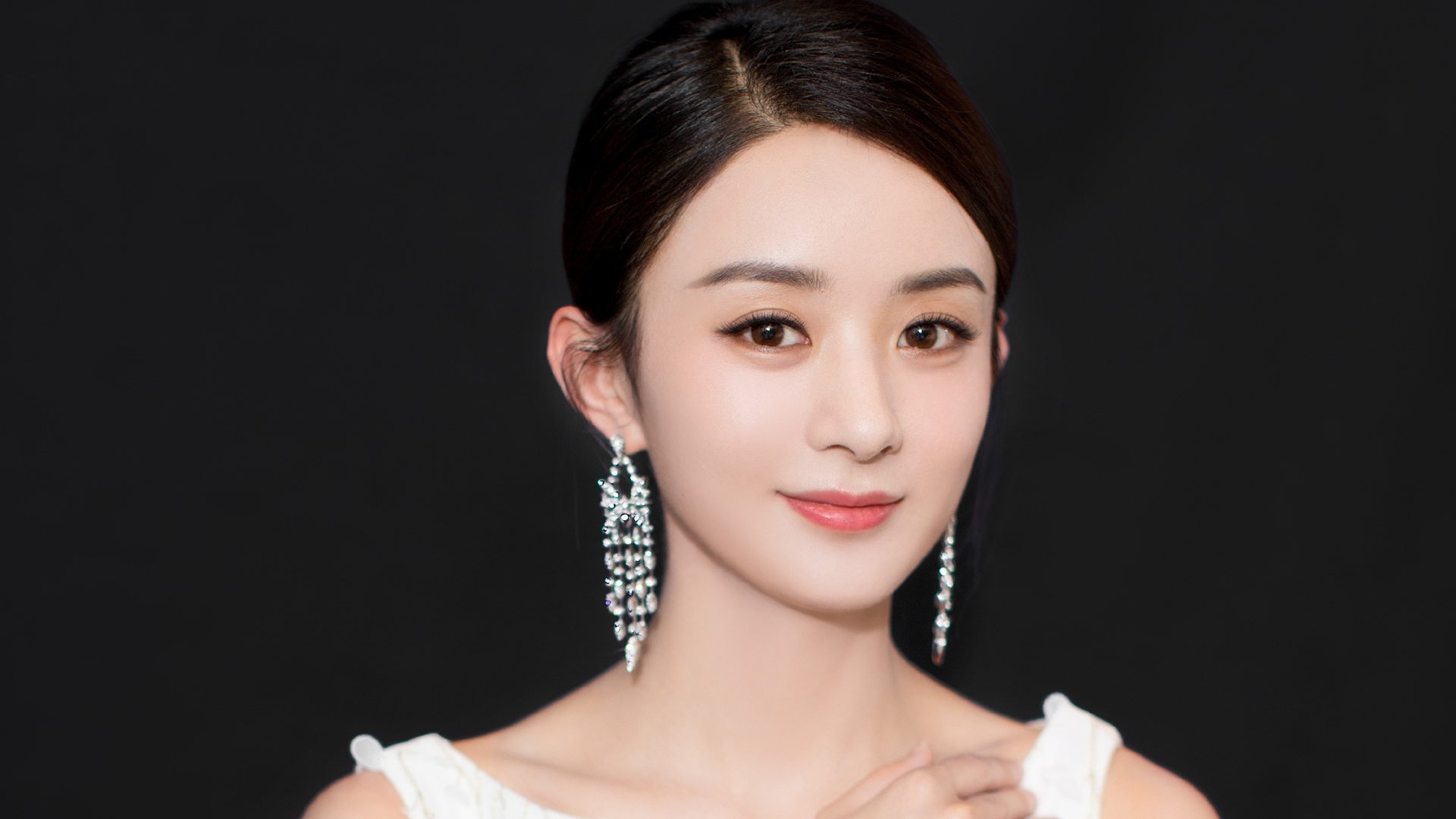 开云体育下载-世界排名争夺战之夜，克莱进攻端如天神下凡，三分雨浇灭对手反扑火焰