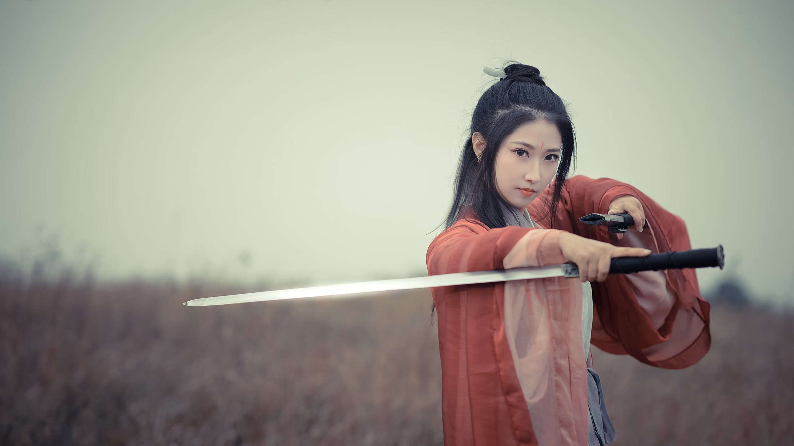 富安健洋关键节点连续得分，巴萨强势拿下突尼斯，亚洲力量与欧洲豪门的足球交响